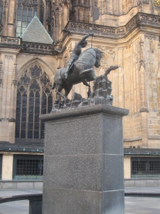 Statue in the inner courtyard