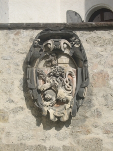 Crest over entrance to inner fortress