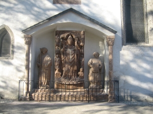 Three statues in eastern courtyard