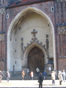 The main entrance to the Frauenkirche in Munich